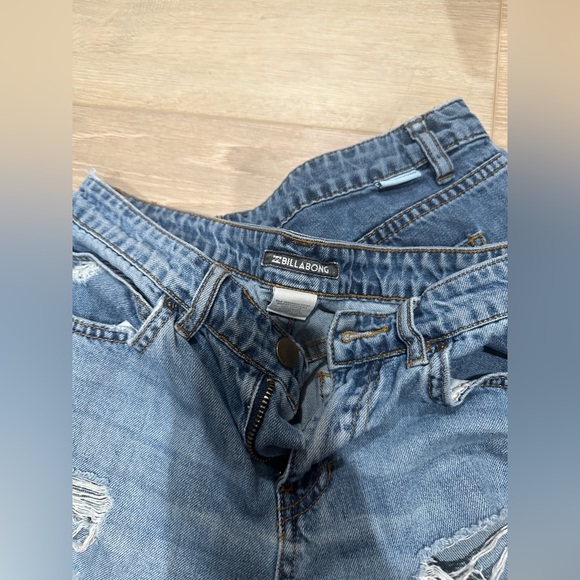 Gently used billabong jean shorts - Picture 6 of 9